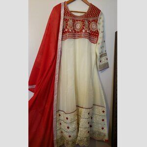 Beautiful White Ivory and Red Anarkali Dress Chudidar size 40 Medium Long Sleeve